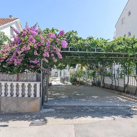 Gasthuis Bougainvillea Okrug Gornji